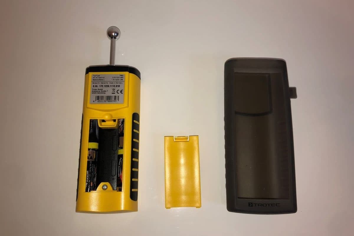 Das TROTEC T660 wird mittels vier AA-Batterien betrieben