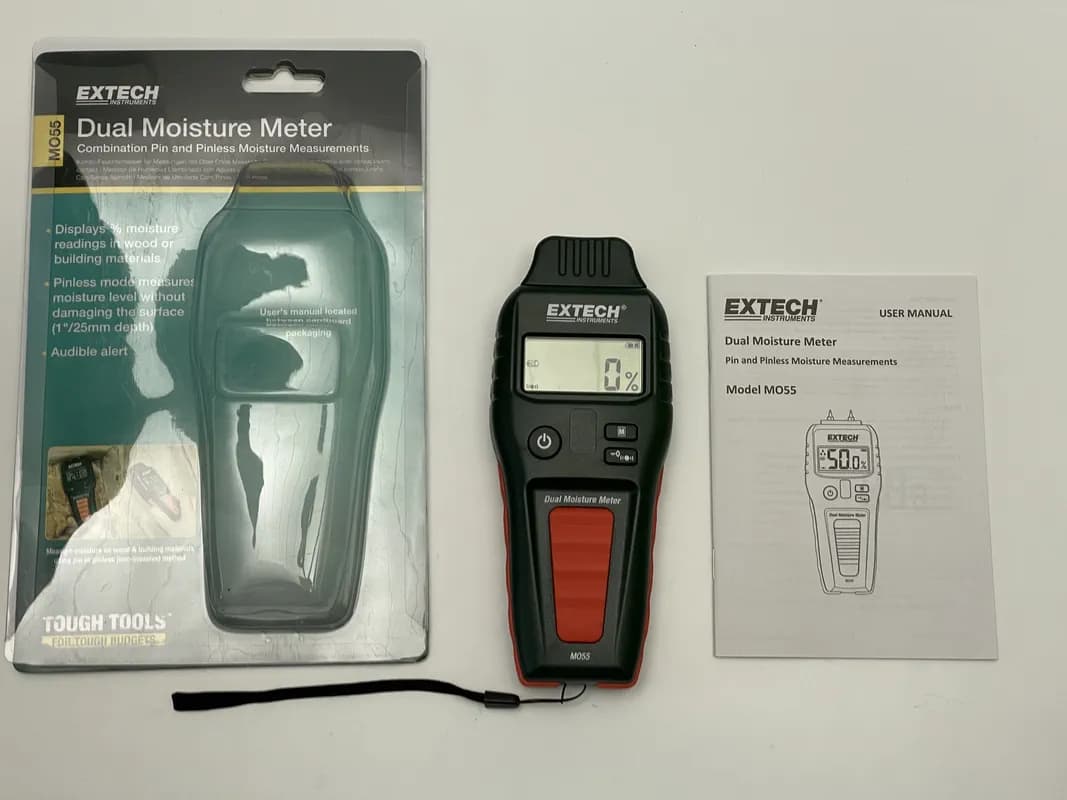 Extech-MO55-Titel Das Materialfeuchtemessgerät EXTECH MO55 mit Verpackung und Anleitung im Test.
