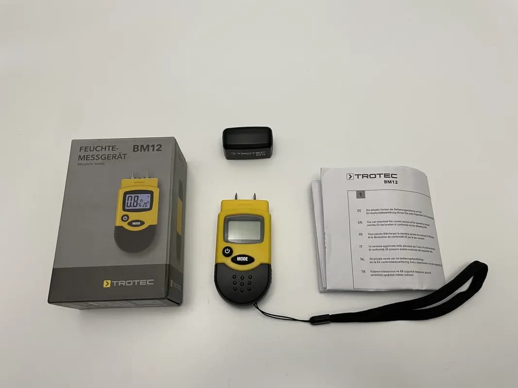 TROTEC-BM12-Titel Das Feuchtemessgerät TROTEC BM12 mit Verpackung, Zubehör und Anleitung im Test.