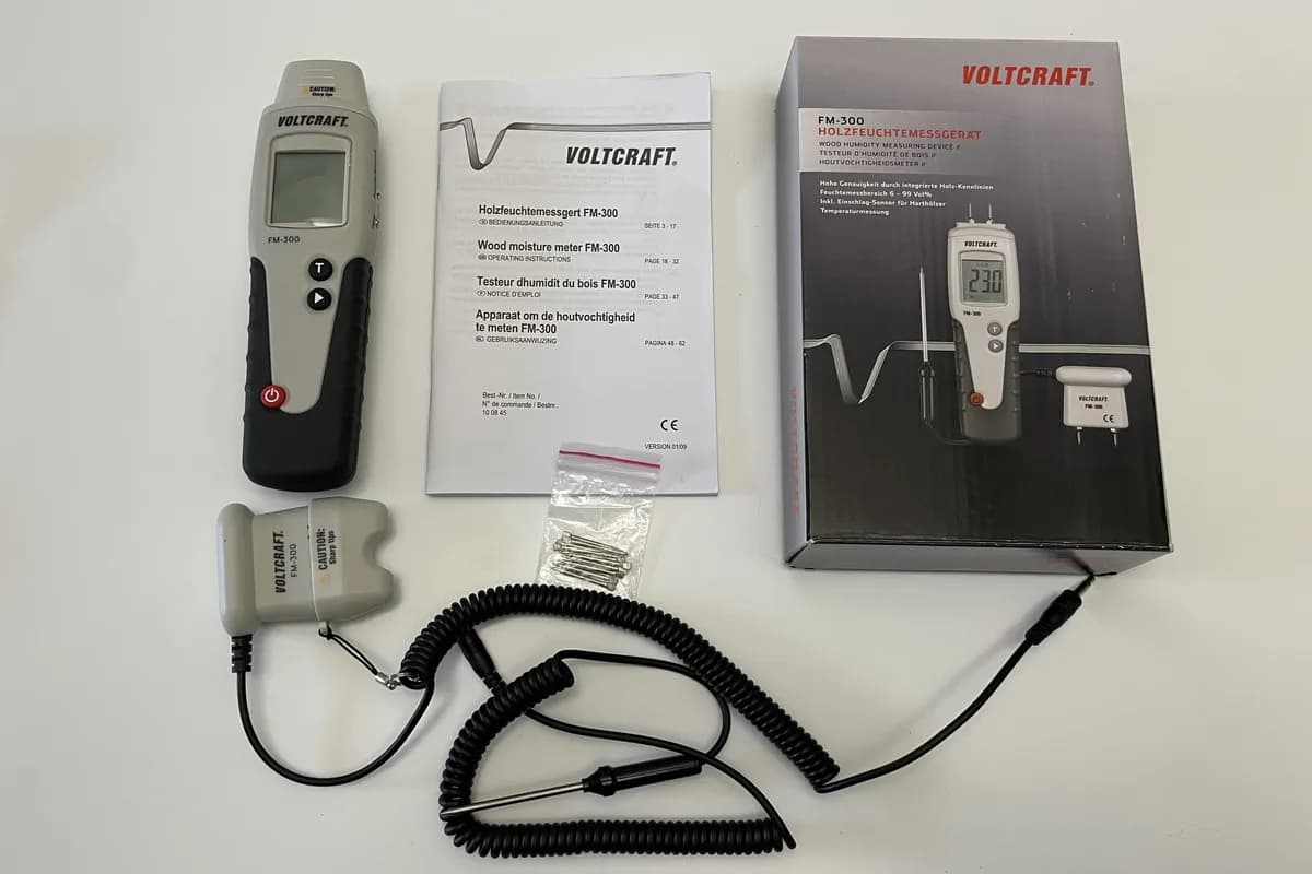 Voltcraft-FM-300-Titel Das Holzfeuchtemessgerät VOLTCRAFT FM-300 mit Anleitung und Zubehör im Test.